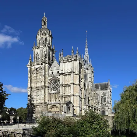 T2 Contemporain Hypercentre - Vu Cathedrale Apartment